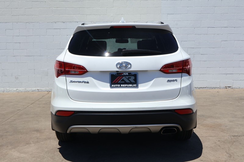 Hyundai Santa Fe Sport Vehicle Full-screen Gallery Image 06