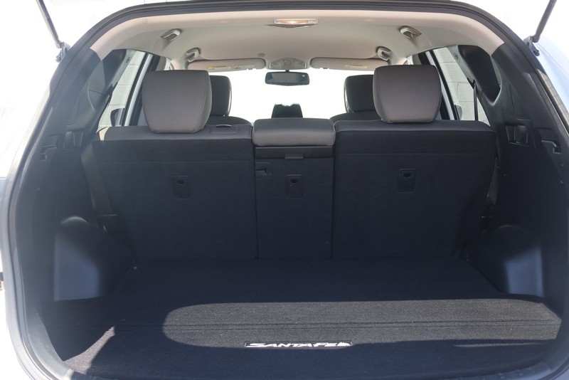 Hyundai Santa Fe Sport Vehicle Full-screen Gallery Image 08