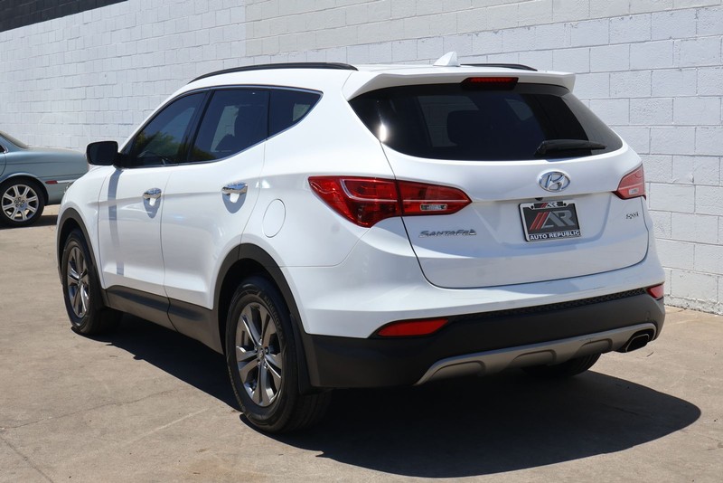Hyundai Santa Fe Sport Vehicle Full-screen Gallery Image 09