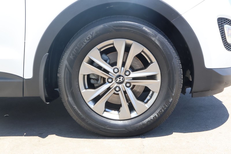 Hyundai Santa Fe Sport Vehicle Full-screen Gallery Image 13
