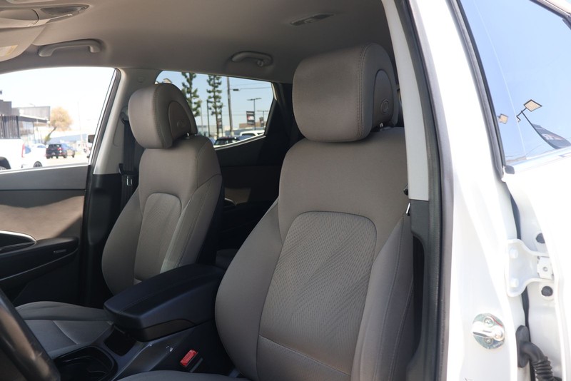 Hyundai Santa Fe Sport Vehicle Full-screen Gallery Image 16