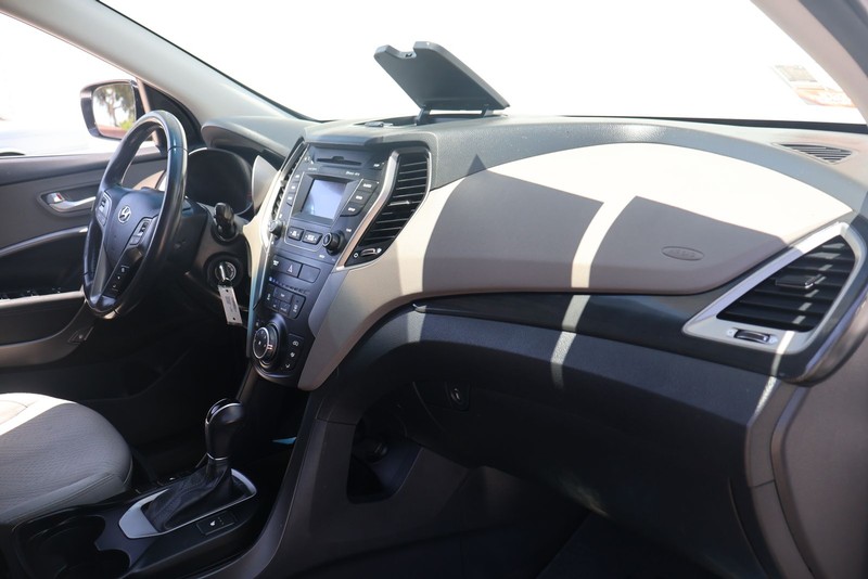 Hyundai Santa Fe Sport Vehicle Full-screen Gallery Image 18
