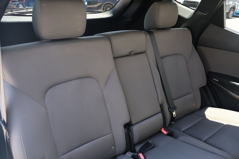 Hyundai Santa Fe Sport Vehicle Full-screen Gallery Image 20