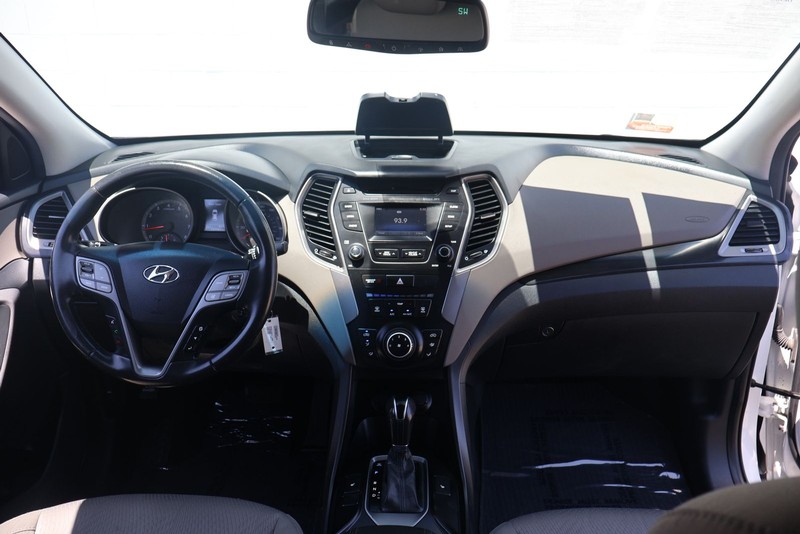Hyundai Santa Fe Sport Vehicle Full-screen Gallery Image 21