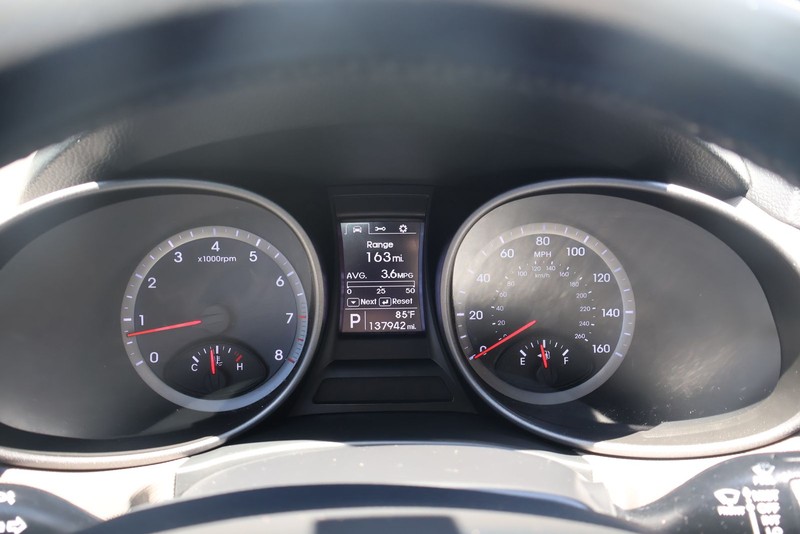 Hyundai Santa Fe Sport Vehicle Full-screen Gallery Image 22
