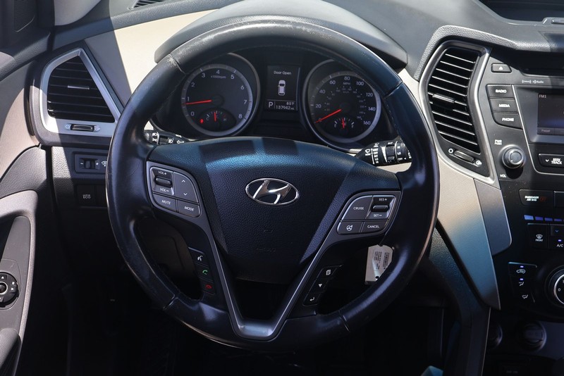 Hyundai Santa Fe Sport Vehicle Full-screen Gallery Image 23