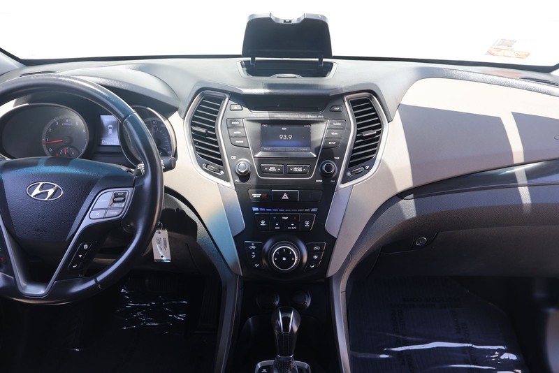 Hyundai Santa Fe Sport Vehicle Full-screen Gallery Image 26