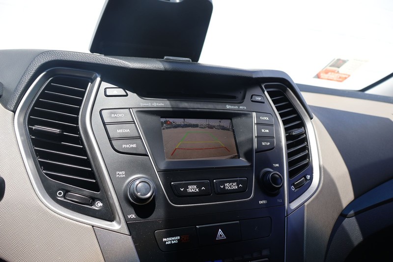 Hyundai Santa Fe Sport Vehicle Full-screen Gallery Image 28