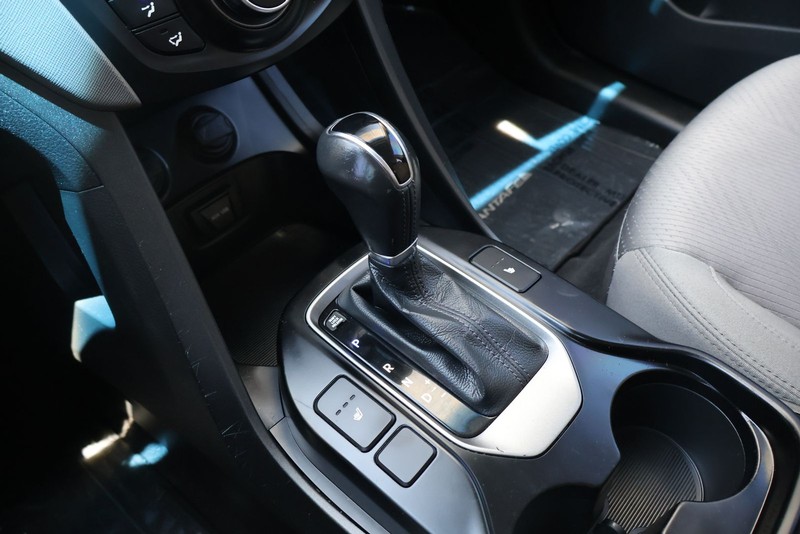 Hyundai Santa Fe Sport Vehicle Full-screen Gallery Image 30