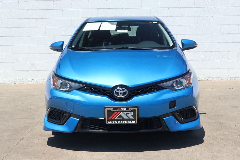 Toyota Corolla iM Vehicle Full-screen Gallery Image 02