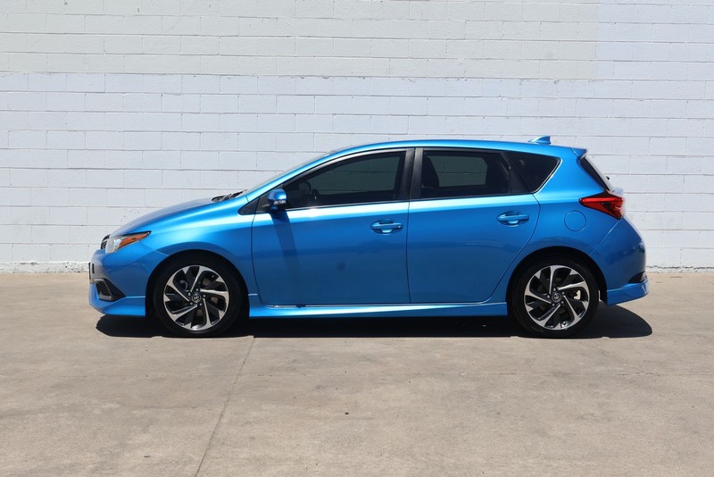 Toyota Corolla iM Vehicle Full-screen Gallery Image 10