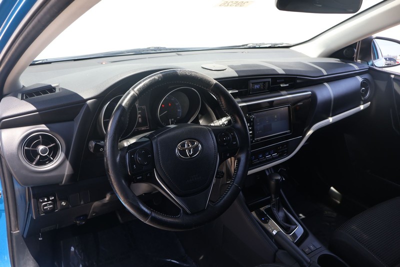 Toyota Corolla iM Vehicle Full-screen Gallery Image 15