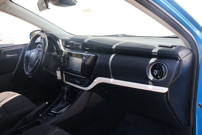 Toyota Corolla iM Vehicle Full-screen Gallery Image 18