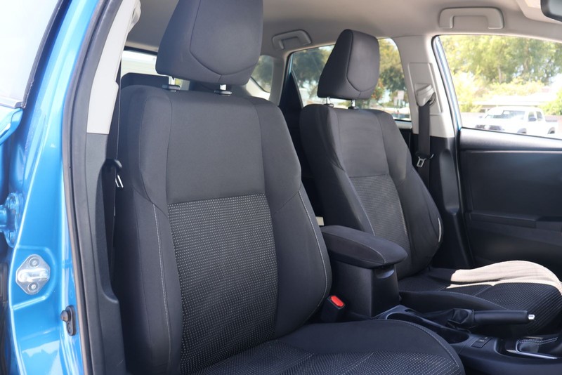 Toyota Corolla iM Vehicle Full-screen Gallery Image 19