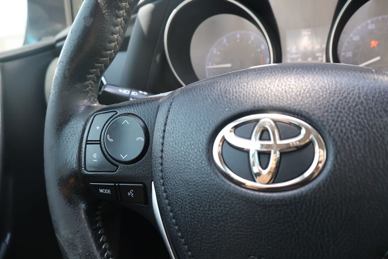 Toyota Corolla iM Vehicle Full-screen Gallery Image 24
