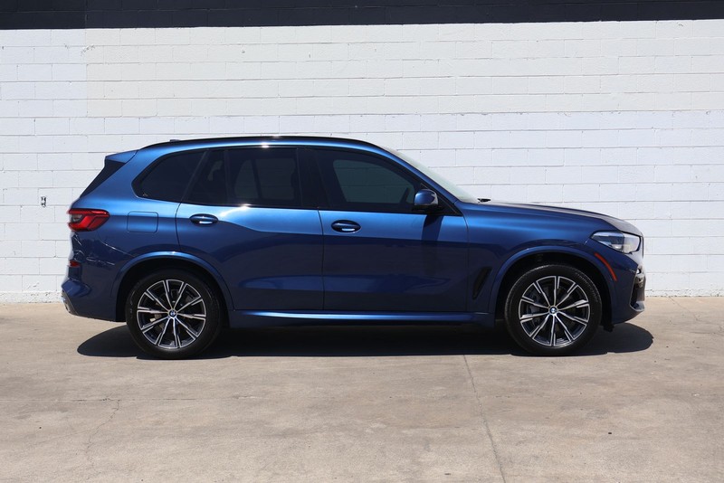 BMW X5 Vehicle Full-screen Gallery Image 04
