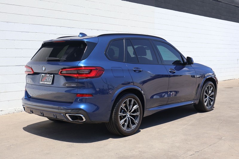 BMW X5 Vehicle Full-screen Gallery Image 05