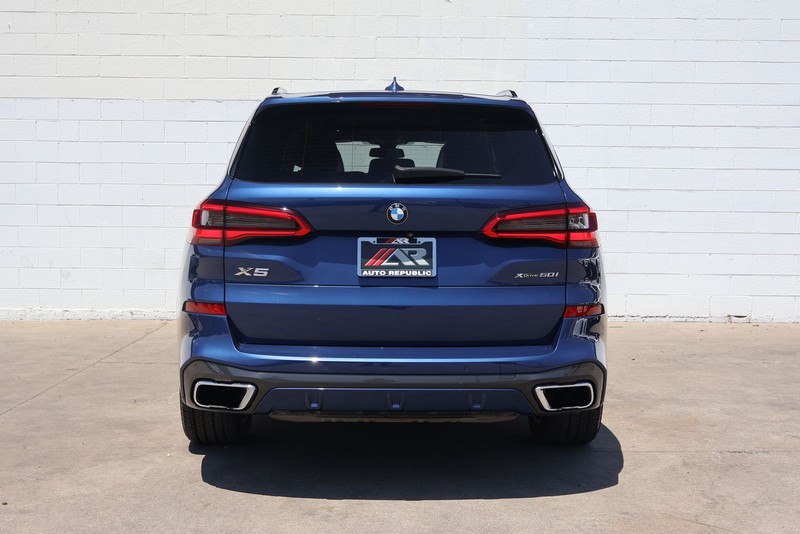 BMW X5 Vehicle Full-screen Gallery Image 06