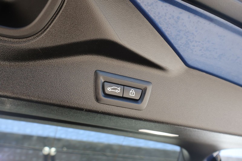 BMW X5 Vehicle Full-screen Gallery Image 09