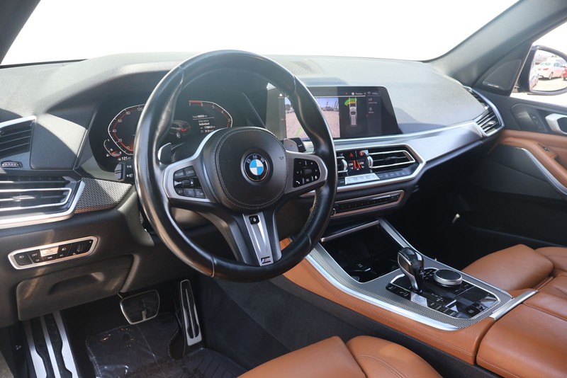 BMW X5 Vehicle Full-screen Gallery Image 16