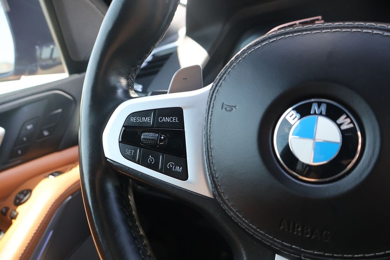 BMW X5 Vehicle Full-screen Gallery Image 25