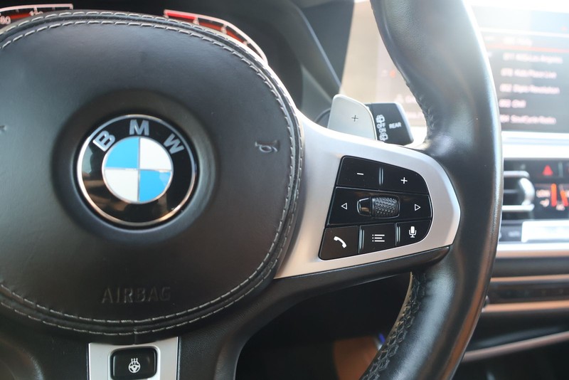BMW X5 Vehicle Full-screen Gallery Image 26