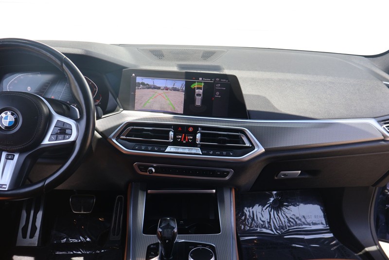 BMW X5 Vehicle Full-screen Gallery Image 27