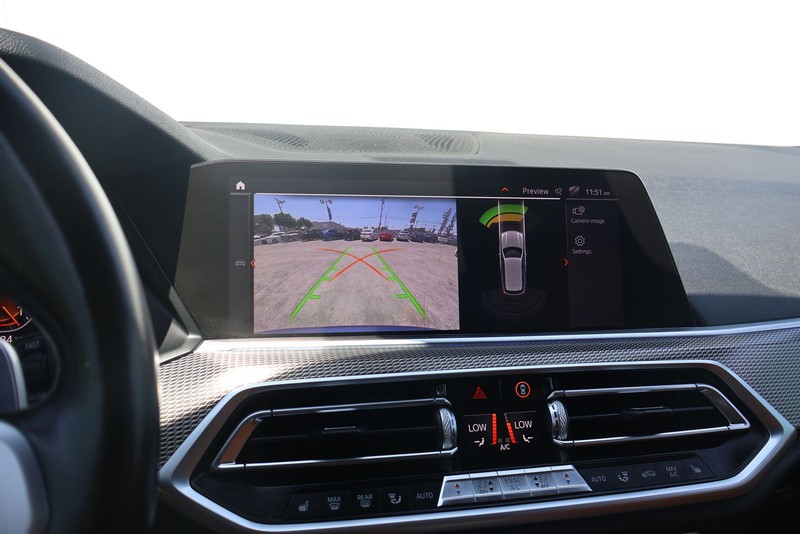 BMW X5 Vehicle Full-screen Gallery Image 29