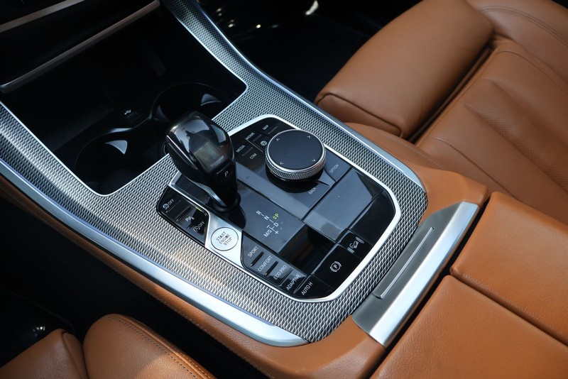 BMW X5 Vehicle Full-screen Gallery Image 31