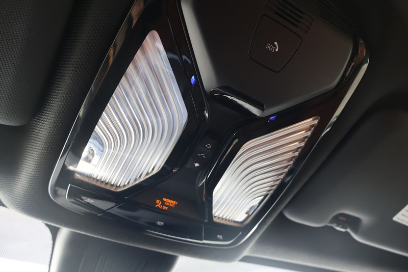BMW X5 Vehicle Full-screen Gallery Image 32