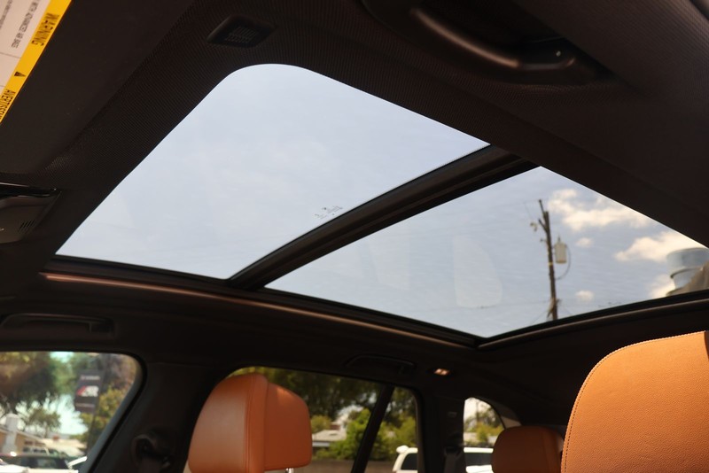 BMW X5 Vehicle Full-screen Gallery Image 33