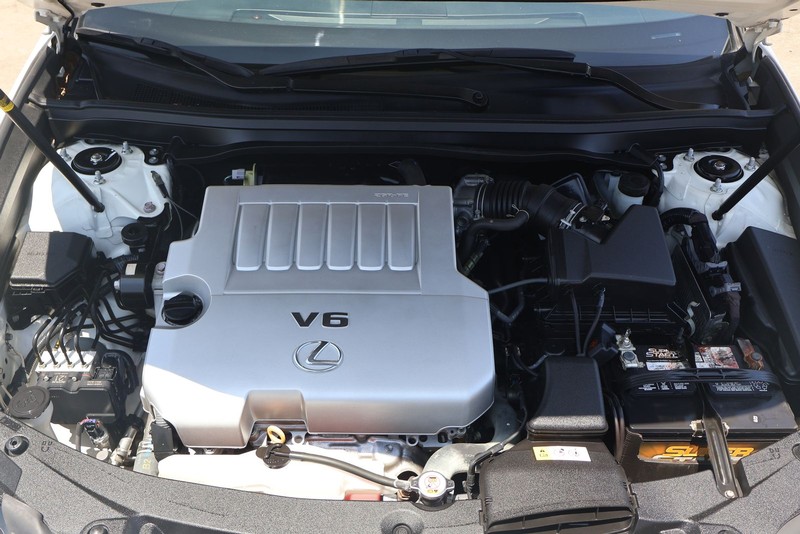 Lexus ES Vehicle Full-screen Gallery Image 12