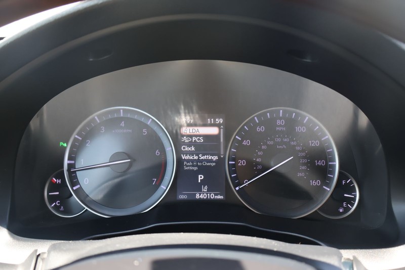 Lexus ES Vehicle Full-screen Gallery Image 22