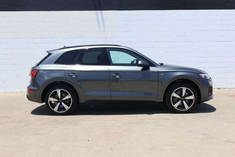 Audi Q5 Vehicle Full-screen Gallery Image 04