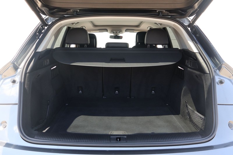 Audi Q5 Vehicle Full-screen Gallery Image 08