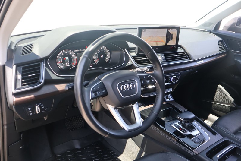 Audi Q5 Vehicle Full-screen Gallery Image 16