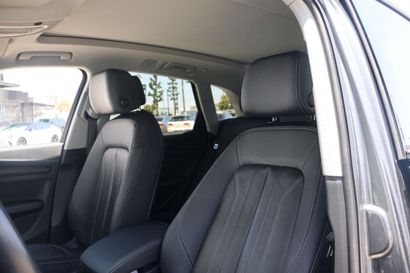 Audi Q5 Vehicle Full-screen Gallery Image 17