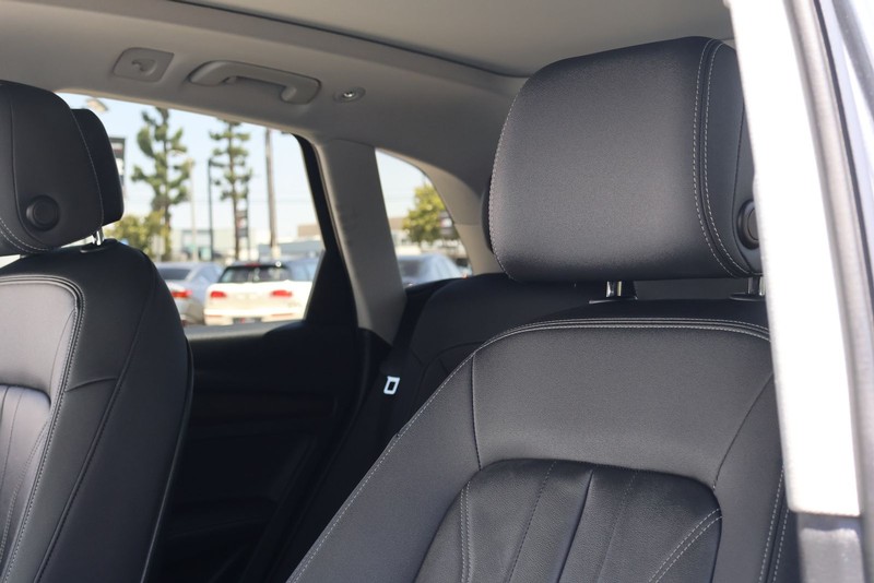 Audi Q5 Vehicle Full-screen Gallery Image 18