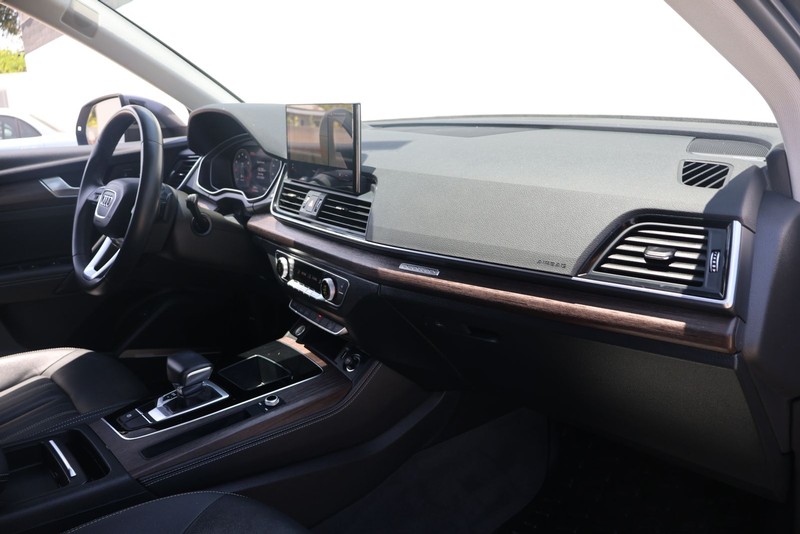 Audi Q5 Vehicle Full-screen Gallery Image 19