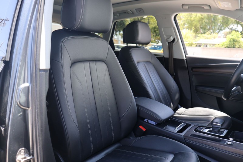 Audi Q5 Vehicle Full-screen Gallery Image 20