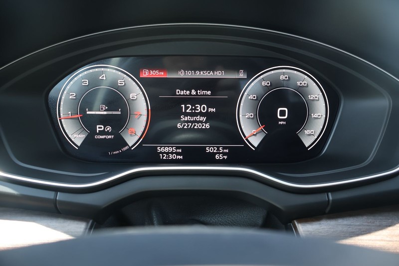 Audi Q5 Vehicle Full-screen Gallery Image 23