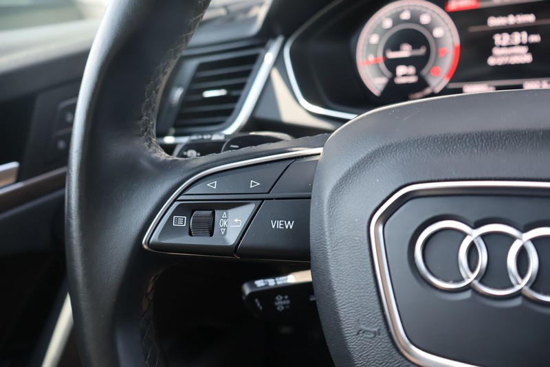 Audi Q5 Vehicle Full-screen Gallery Image 25