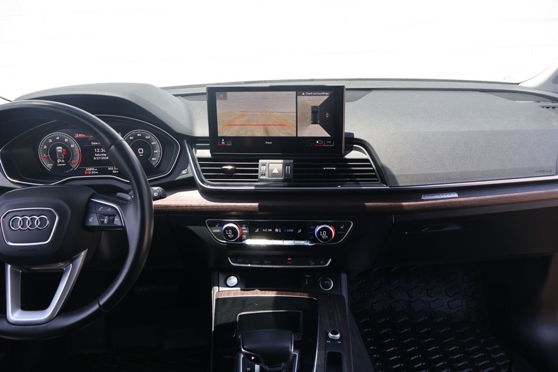 Audi Q5 Vehicle Full-screen Gallery Image 27