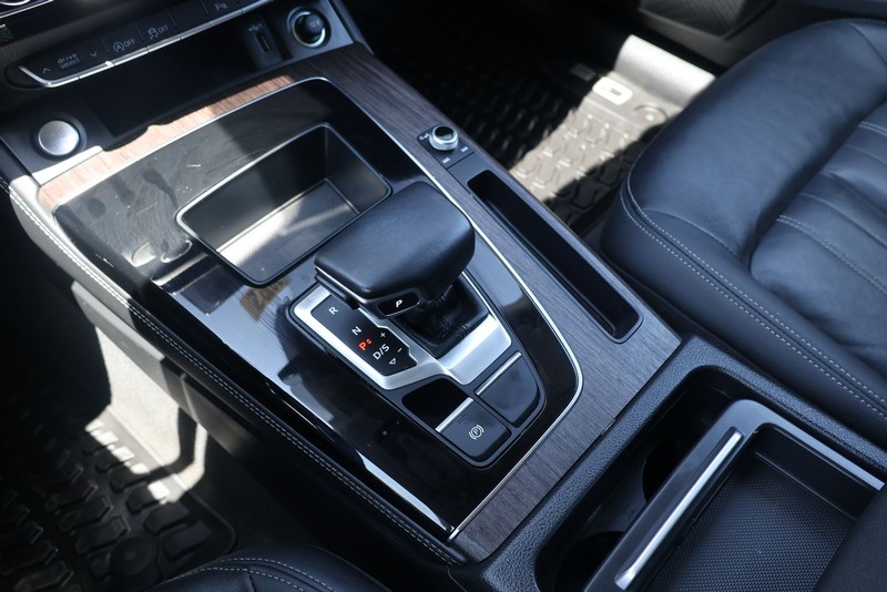 Audi Q5 Vehicle Full-screen Gallery Image 30