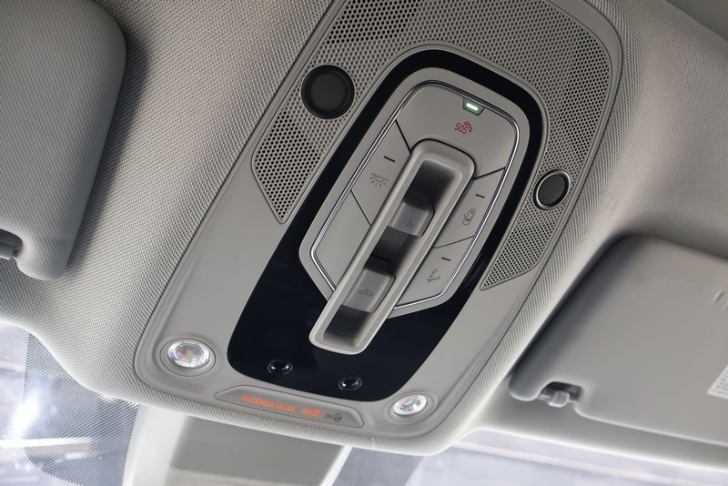 Audi Q5 Vehicle Full-screen Gallery Image 31