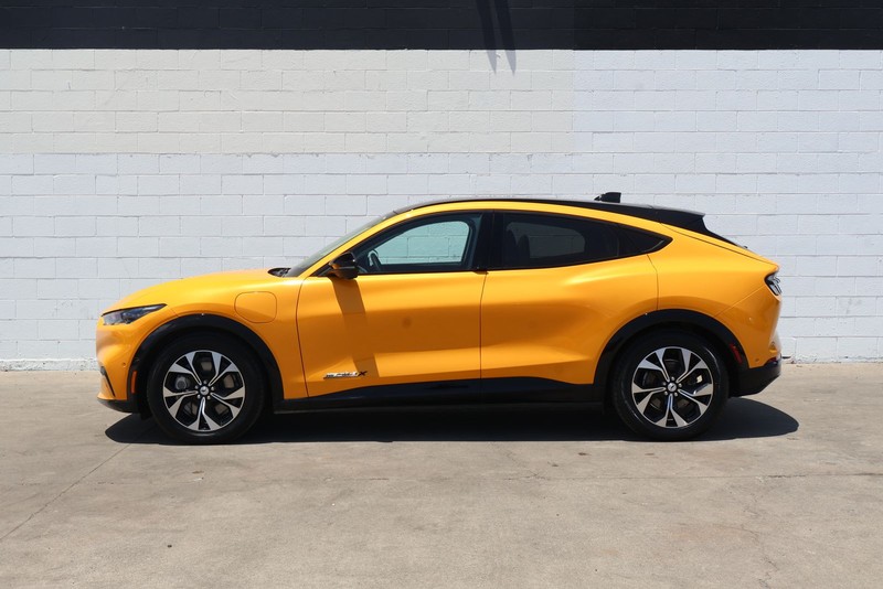 Ford Mustang Mach-E Vehicle Full-screen Gallery Image 10
