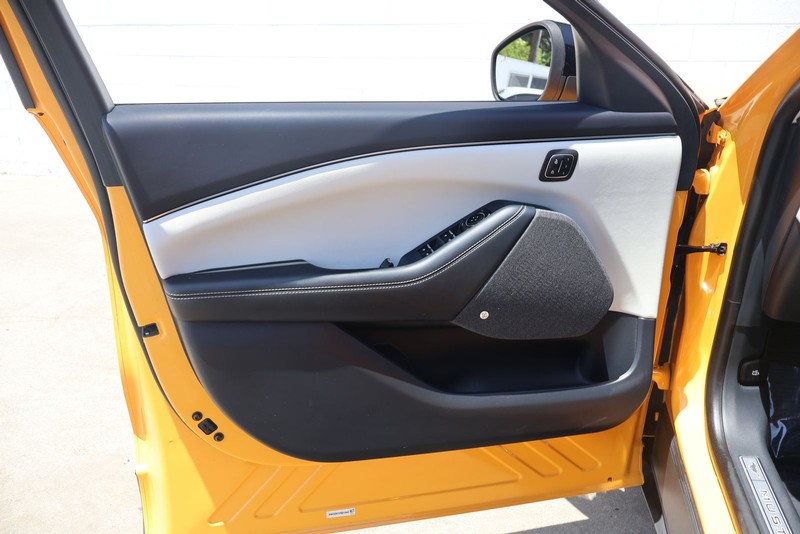 Ford Mustang Mach-E Vehicle Full-screen Gallery Image 14