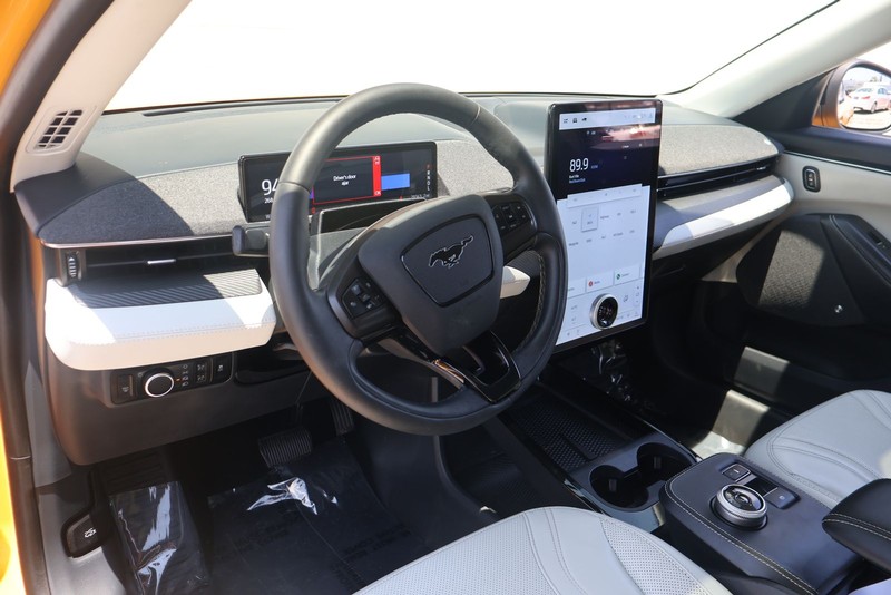 Ford Mustang Mach-E Vehicle Full-screen Gallery Image 15