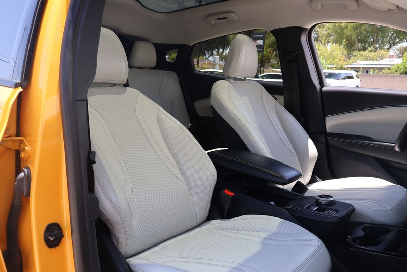Ford Mustang Mach-E Vehicle Full-screen Gallery Image 19