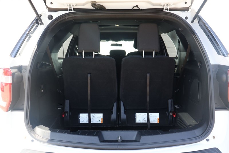 Ford Explorer Vehicle Full-screen Gallery Image 08